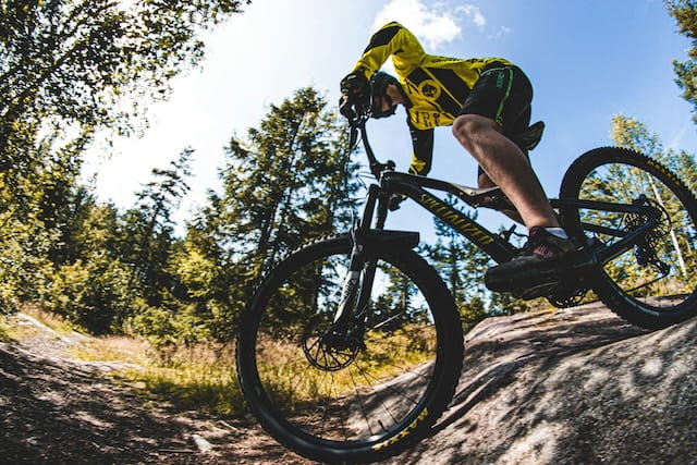 Bike Park em Nevados de Chillán: como funciona, onde ver preços e aluguel Homem fazendo trilha de bike