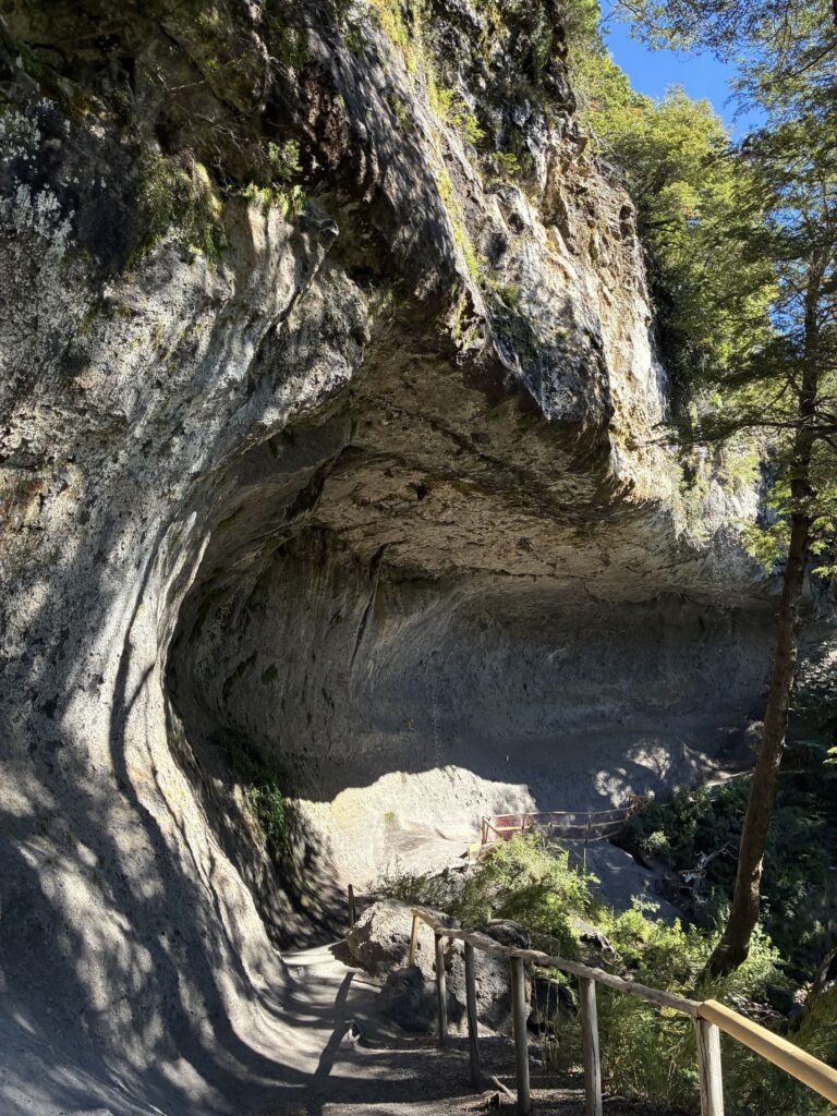 gruta-los-pangues-valle-las-trancas