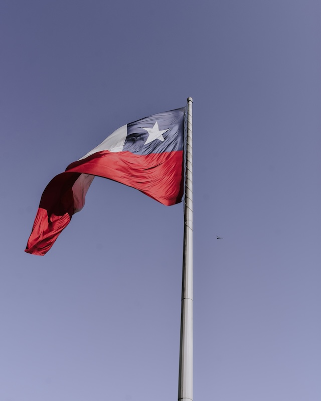 Chile ou Argentina para ver neve: qual vale mais a pena? Bandeira do Chile