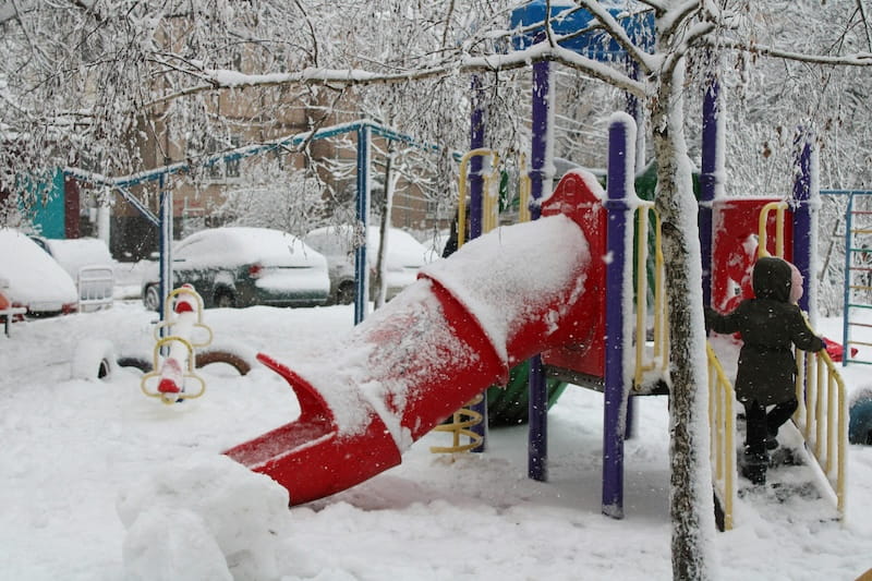 parque-crianca-neve