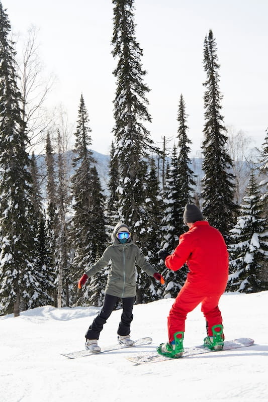 Pessoa equilibrando Snowboard