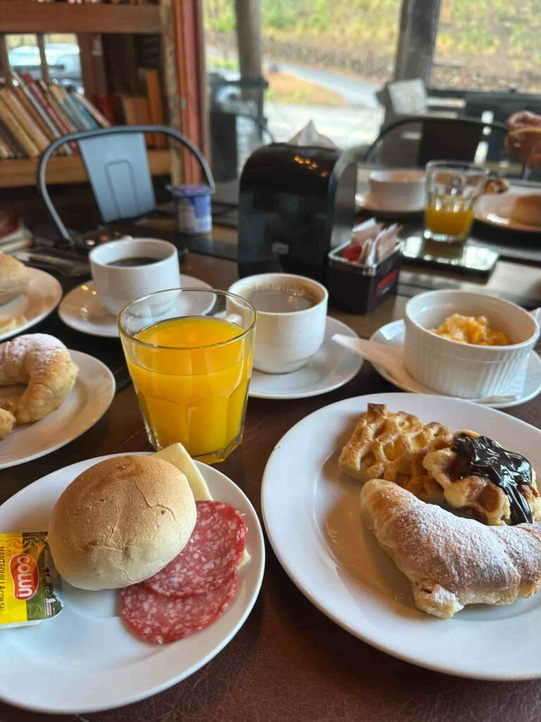 cafe da manha buffet hospedagem las trancas nevados de chillian